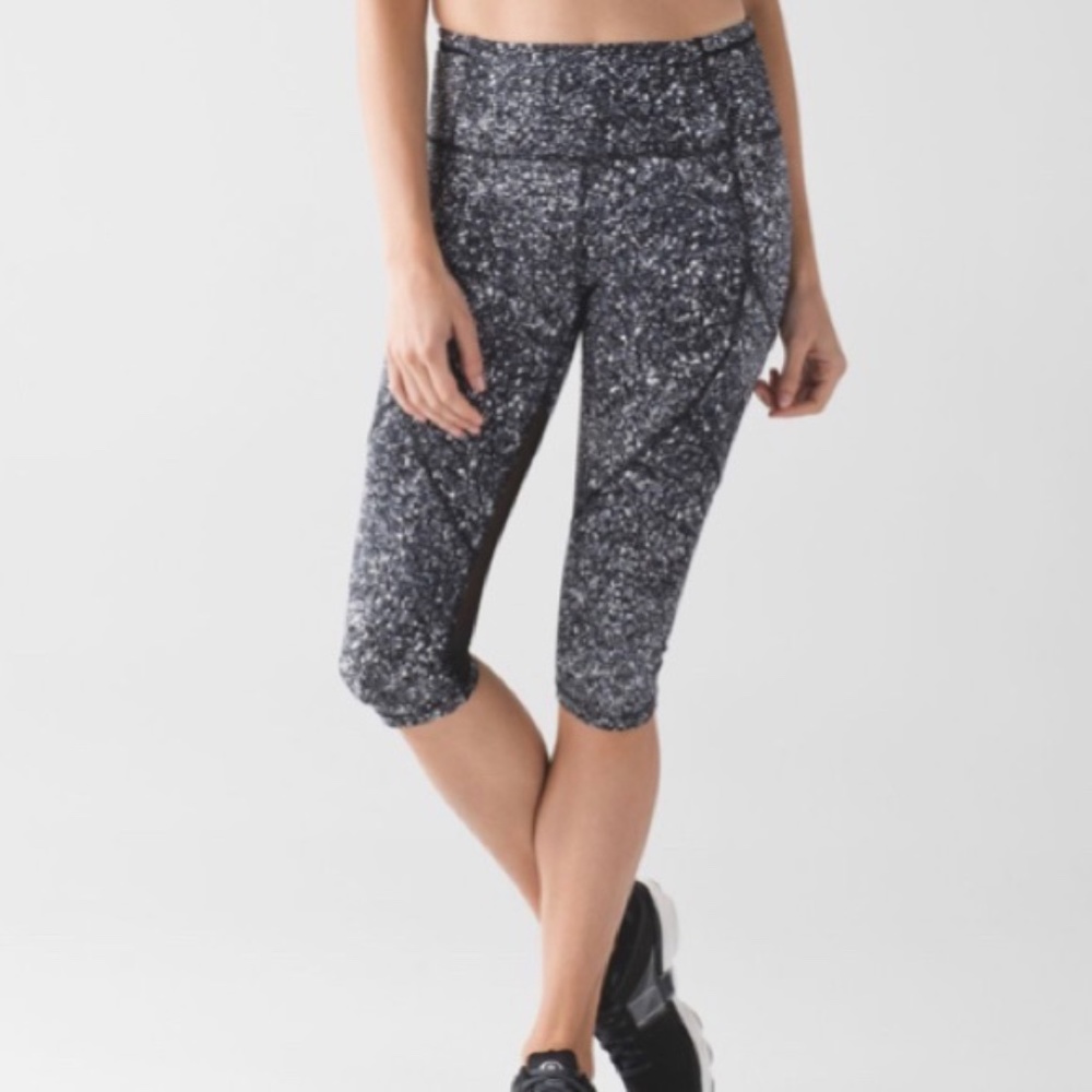 Lululemon Outrun 17" Splatter White & Black Size 8